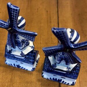 Vintage Holland Delft Windmill Salt & Pepper Shakers Rotating Blades Blue White